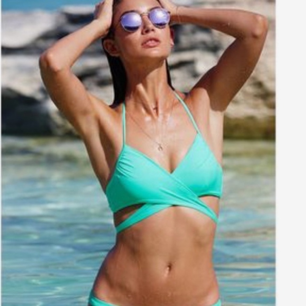 NWOT Victoria’s Secret V Crossover Bikini Top